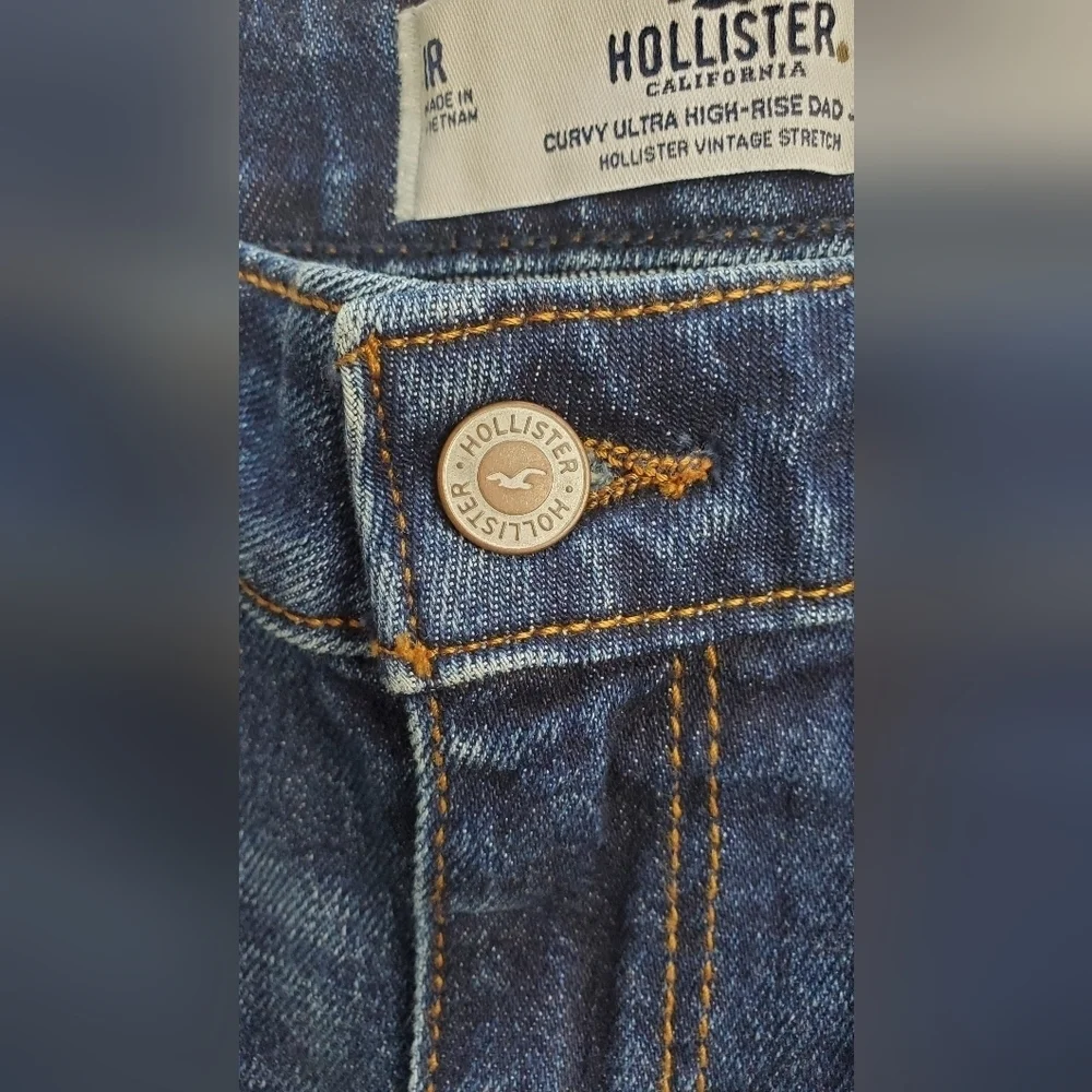 Hollister Ultra High-Rise Dad‎ Jeans Size 25
